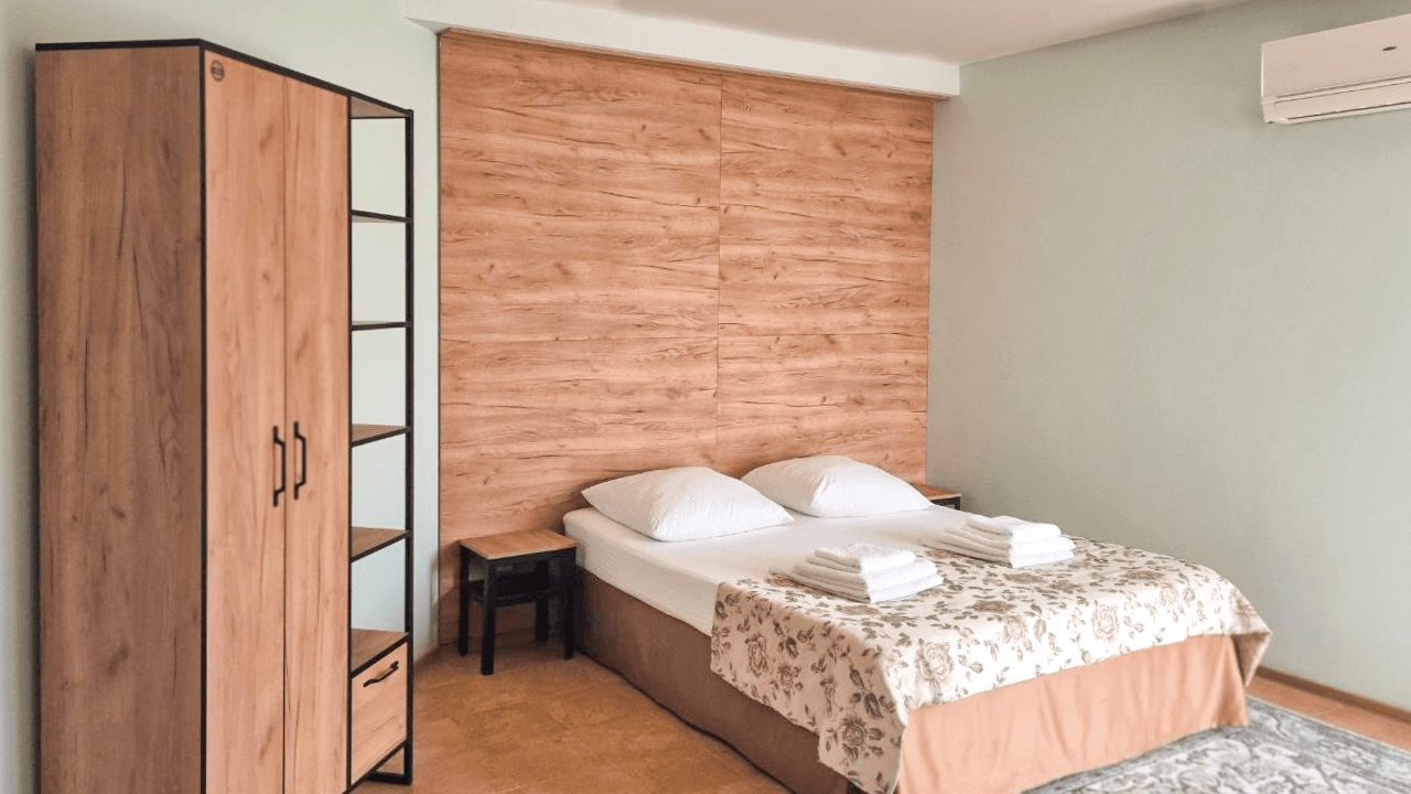 Комната с диваном